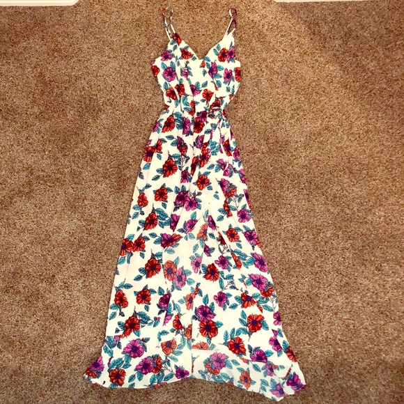 Francesca's Collections Dresses & Skirts - Francesca’s DARIEN MULTI FLORAL MAXI DRESS